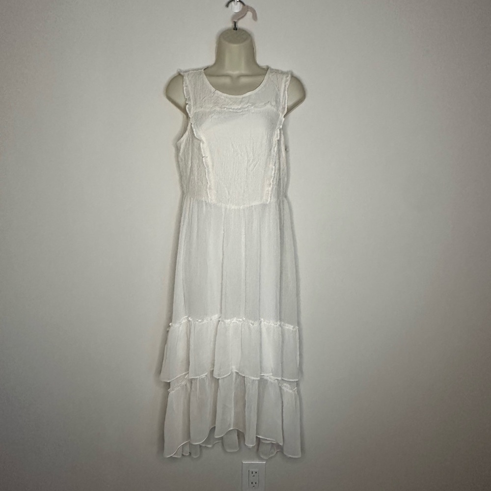 Elegant White Sleeveless Dress